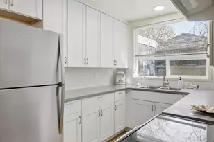 605 SW Greenwood Ave, Grants Pass, OR 97526 - Photo 9