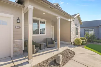 268 Oak Crest Way, Medford, OR 97501 - Photo 3