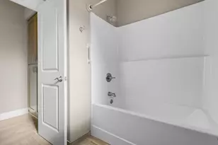 268 Oak Crest Way, Medford, OR 97501 - Photo 5