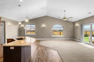 268 Oak Crest Way, Medford, OR 97501 - Photo 11