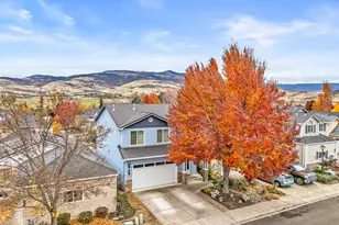 291 Meadow Dr, Ashland, OR 97520 - Photo 3