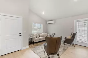 4083 SW Obsidian Pl, Redmond, OR 97756 - Photo 5
