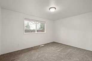 1806 Hart Ave, Medford, OR 97501 - Photo 17