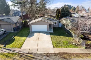 1806 Hart Ave, Medford, OR 97501 - Photo 29