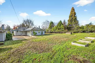 2137 E Jackson St, Medford, OR 97504 - Photo 11
