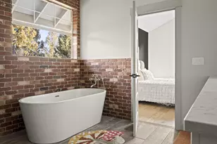 67554 Trout Ln, Bend, OR 97703 - Photo 31