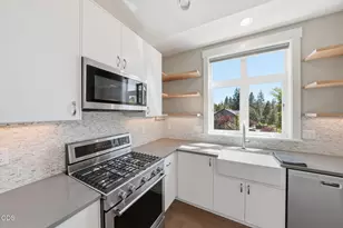 1913 NW Monterey Mews, Bend, OR 97703 - Photo 17