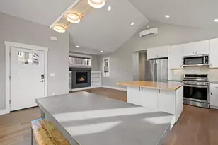 1913 NW Monterey Mews, Bend, OR 97703 - Photo 11