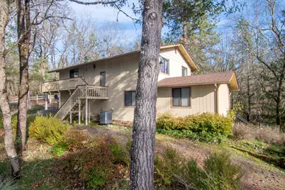 323 Roan Drive, Grants Pass, OR 97526 - Photo 3