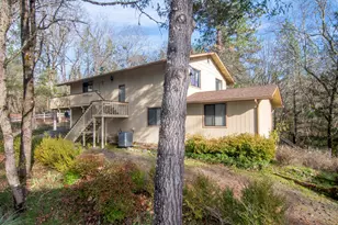 323 Roan Dr, Grants Pass, OR 97526 - Photo 3