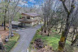 323 Roan Dr, Grants Pass, OR 97526 - Photo 1