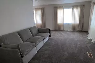 1055 N 5th St, Jacksonville, OR 97530 - Photo 3