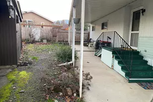 1055 N 5th St, Jacksonville, OR 97530 - Photo 23