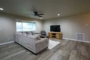 144 SW Susan Ln, Grants Pass, OR 97526 - Photo 9