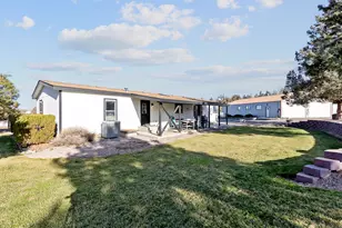 2165 SE Madras Rd, Madras, OR 97741 - Photo 3