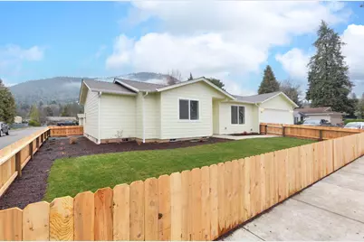 1637 Carnahan Drive, Grants Pass, OR 97527 - Photo 1