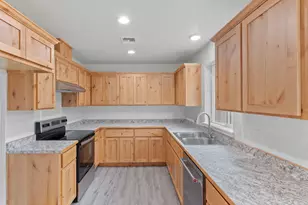 1637 Carnahan Dr, Grants Pass, OR 97527 - Photo 9