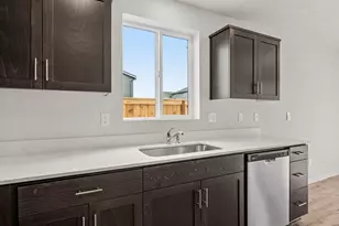 239 Darlington St, Medford, OR 97501 - Photo 9