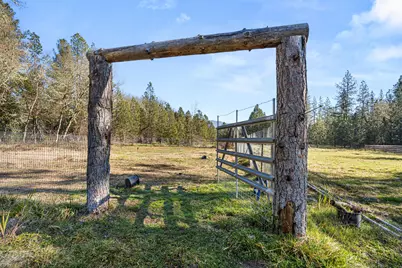 437 Cumberland Drive, Grants Pass, OR 97527 - Photo 39