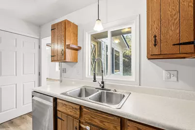 437 Cumberland Drive, Grants Pass, OR 97527 - Photo 11