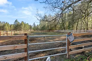 437 Cumberland Dr, Grants Pass, OR 97527 - Photo 37