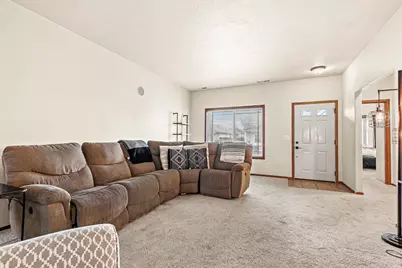 831 Isherwood Drive, Central Point, OR 97502 - Photo 5