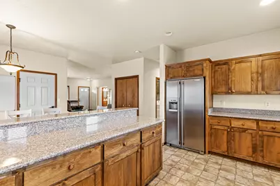 831 Isherwood Drive, Central Point, OR 97502 - Photo 9