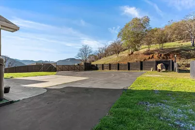 1401 7th Avenue, Gold Hill, OR 97525 - Photo 3