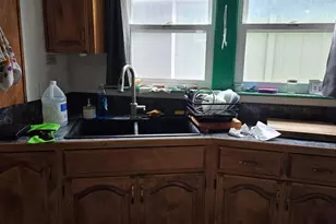 1031 W 10th St, Medford, OR 97501 - Photo 7