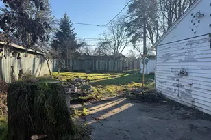 1031 W 10th St, Medford, OR 97501 - Photo 17