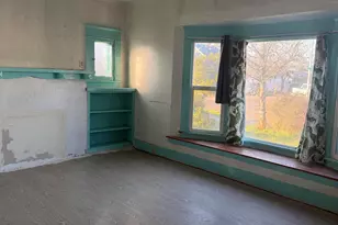 1031 W 10th St, Medford, OR 97501 - Photo 5