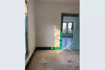 1031 W 10th Street, Medford, OR 97501 - Photo 3