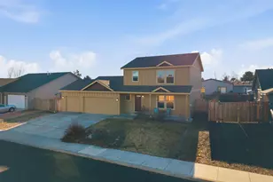2548 SW Kalama Ave, Redmond, OR 97756 - Photo 1