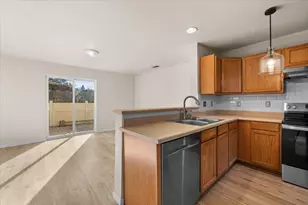 2030 Brookhurst St, Medford, OR 97504 - Photo 11