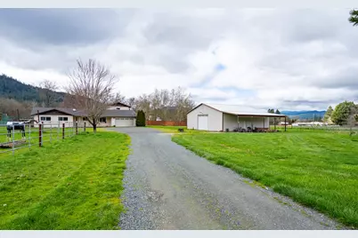 2453 Stringer Gap Road, Grants Pass, OR 97527 - Photo 3