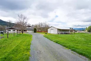 2453 Stringer Gap Rd, Grants Pass, OR 97527 - Photo 3