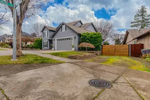 2693 Kerrisdale Ridge Dr, Medford, OR 97504 - Photo 3