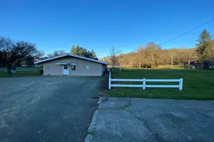 8401 Old Stage Rd, Central Point, OR 97502 - Photo 43