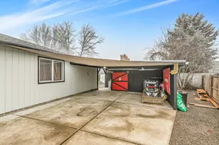 105 Queens Gate Ct, Central Point, OR 97502 - Photo 29