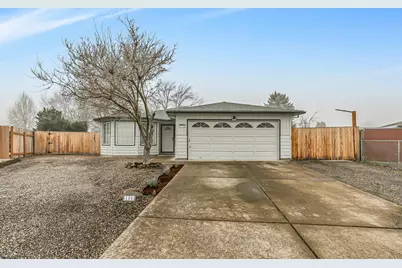 105 Queens Gate Court, Central Point, OR 97502 - Photo 1