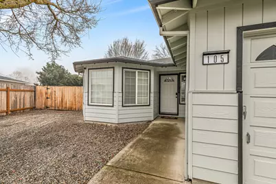 105 Queens Gate Court, Central Point, OR 97502 - Photo 3