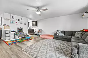 105 Queens Gate Ct, Central Point, OR 97502 - Photo 11