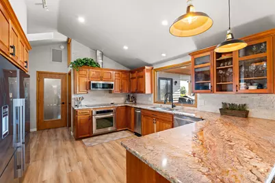 2798 Yvonne Road, Medford, OR 97504 - Photo 3