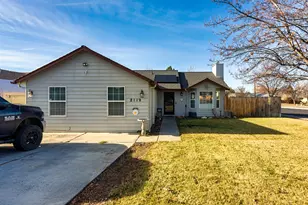 2119 SW 29th St, Redmond, OR 97756 - Photo 3