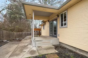 340 SW L St, Grants Pass, OR 97526 - Photo 17