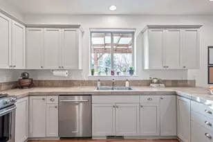 63471 Stacy Ln, Bend, OR 97701 - Photo 11