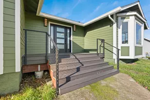 383 Ridgecrest Dr, Roseburg, OR 97471 - Photo 3