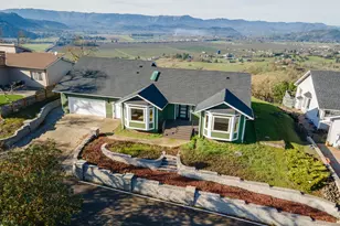 383 Ridgecrest Dr, Roseburg, OR 97471 - Photo 3