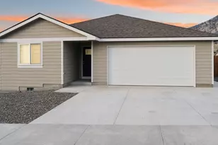 5489 Shalynn Dr, Klamath Falls, OR 97603 - Photo 1