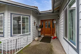 1415 NE Heritage Dr, Grants Pass, OR 97526 - Photo 3